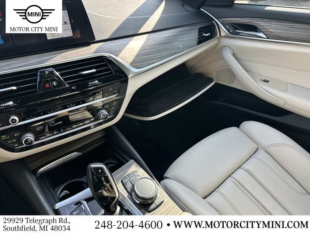 Used 2018 BMW 530e xDrive w/ Premium Package 2 AWD/4WD image 37