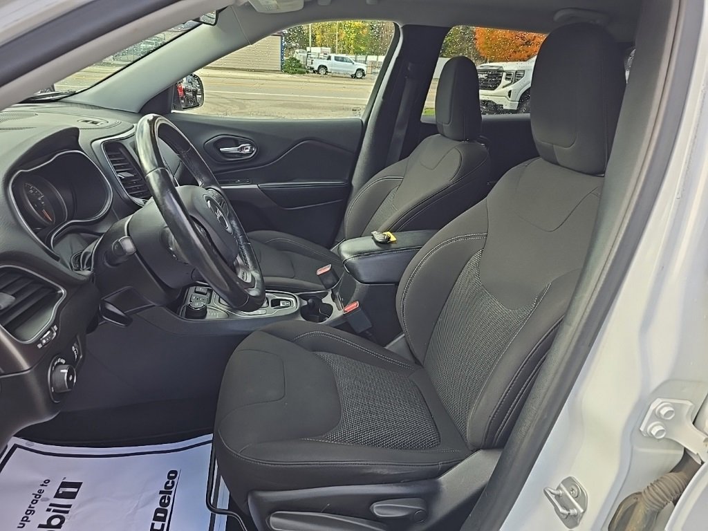 Used 2019 Jeep Cherokee Latitude w/ Cold Weather Group image 7