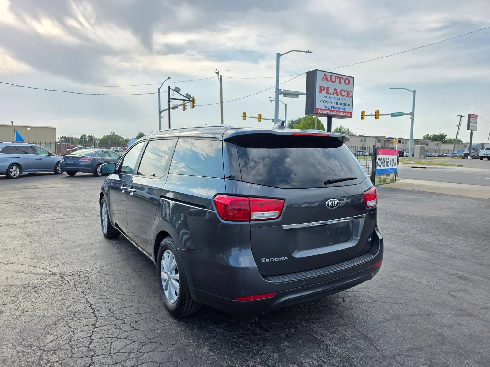 Used 2017 Kia Sedona LX w/ LX Essentials Premium Package FWD image 5