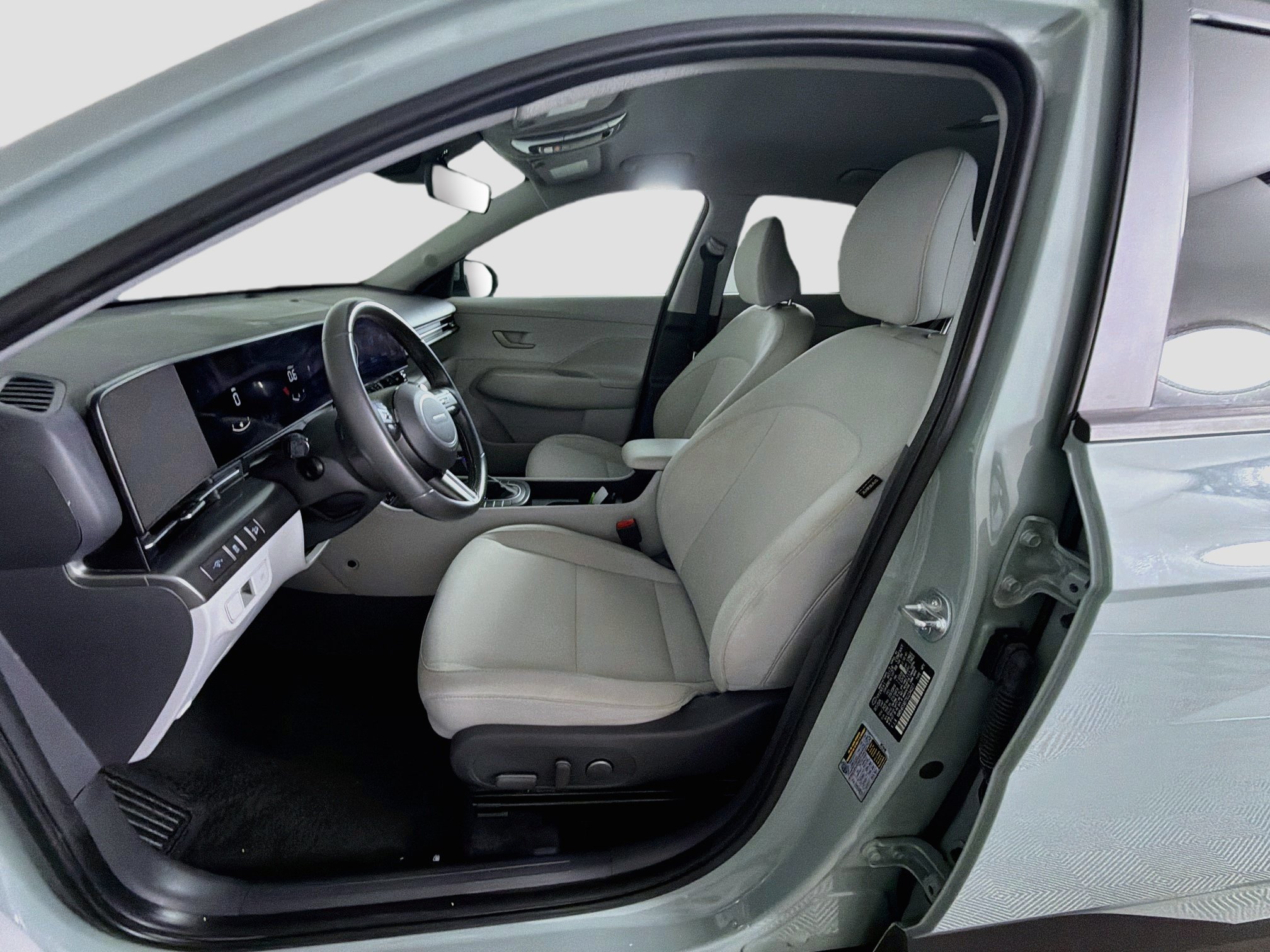 Used 2025 Hyundai Kona SEL FWD image 13