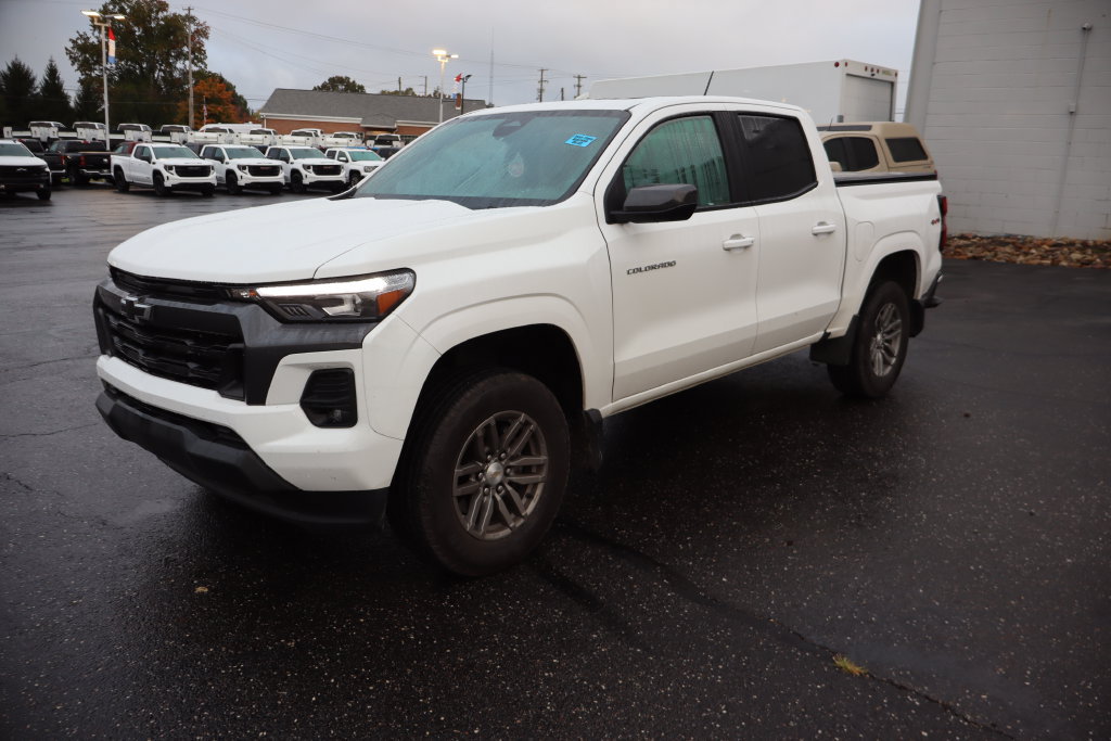 Used 2023 Chevrolet Colorado LT w/ LT Convenience Package III AWD/4WD image 2