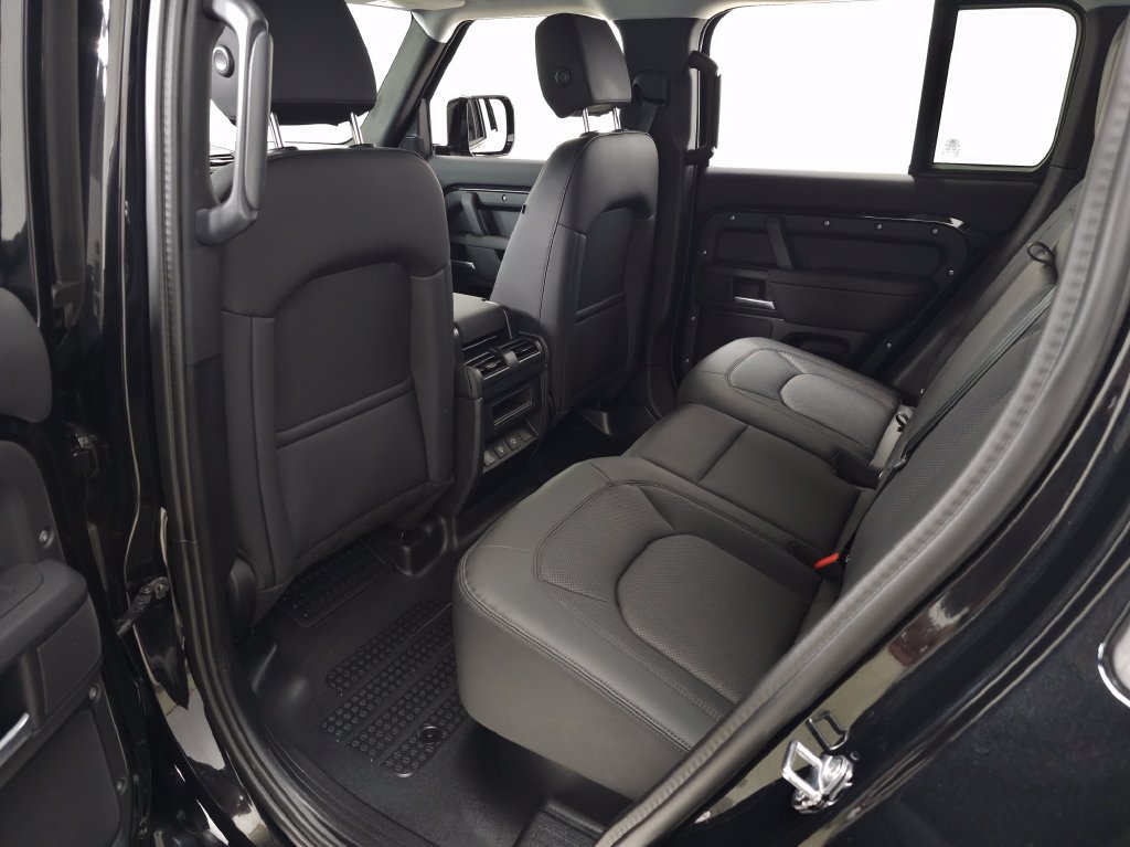 Certified 2025 Land Rover Defender 110 S AWD/4WD image 34
