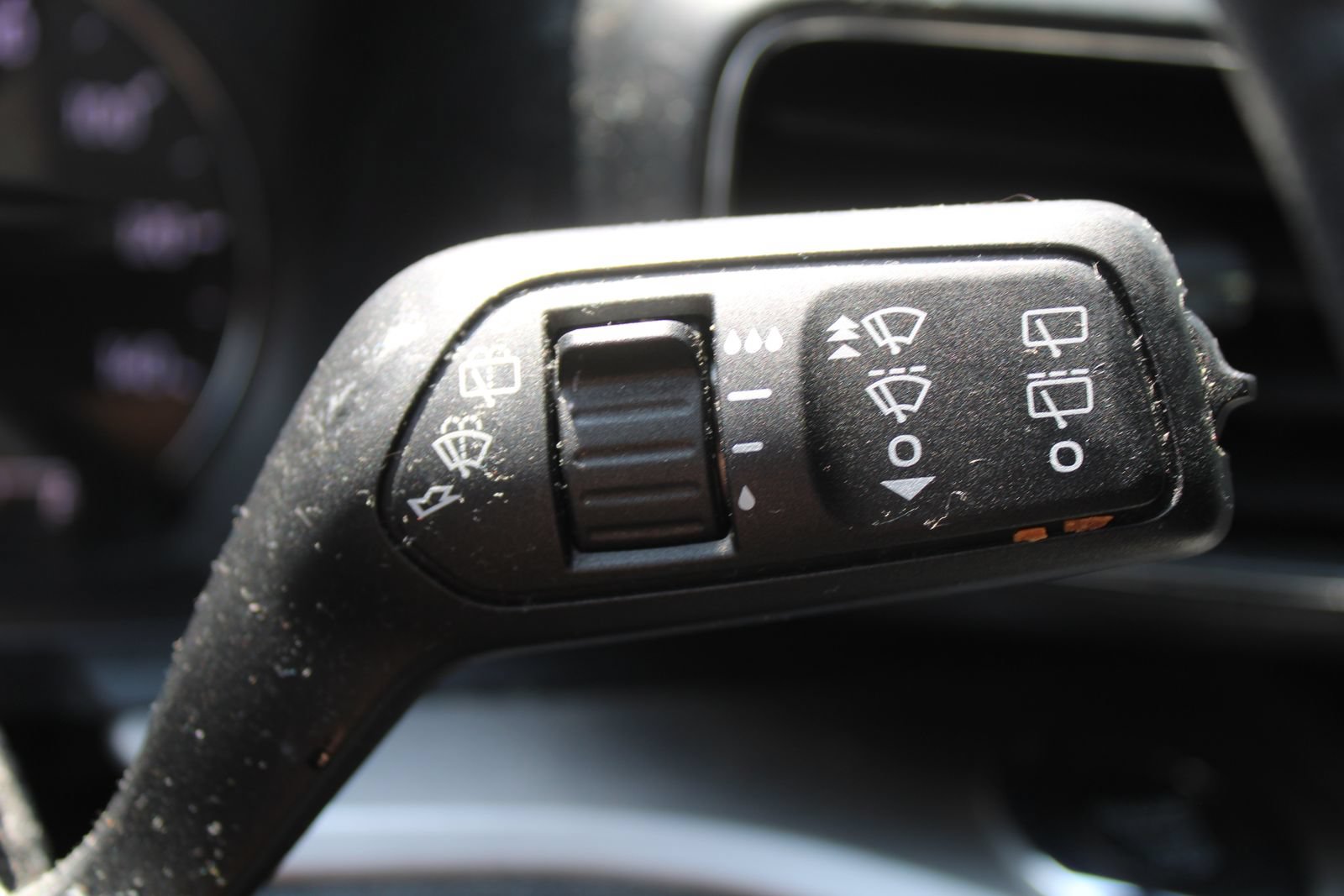 Used 2022 Ford Explorer XLT w/ Equipment Group 202A AWD/4WD image 34