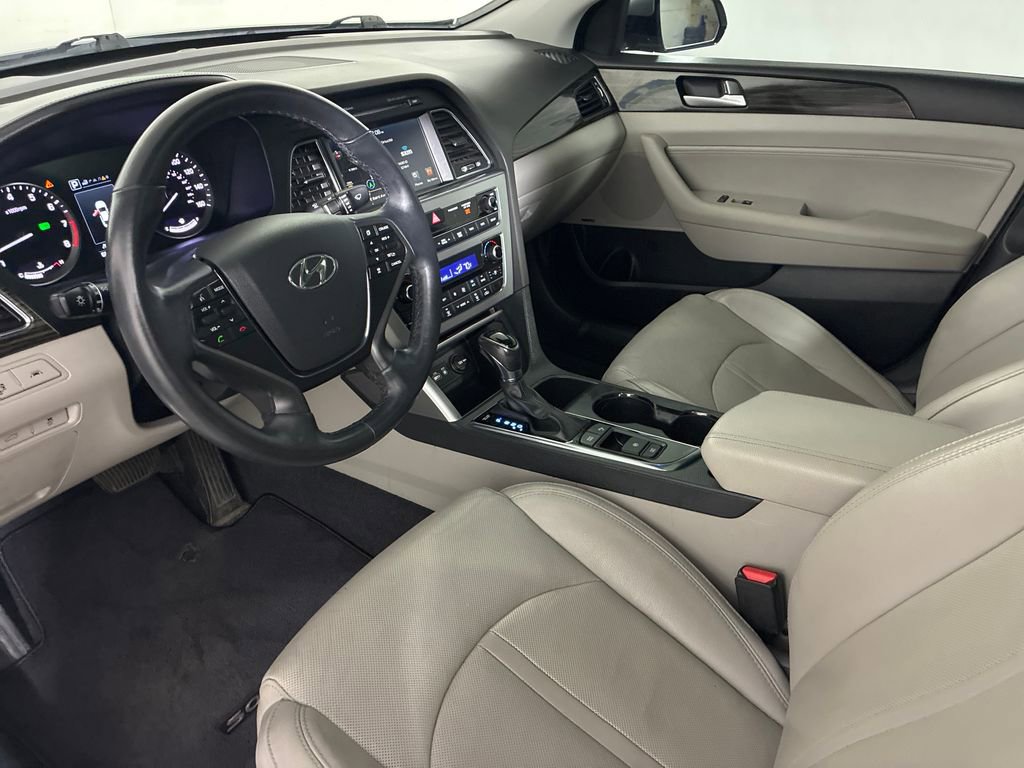 Used 2016 Hyundai Sonata Limited w/ Option Group 05 image 21