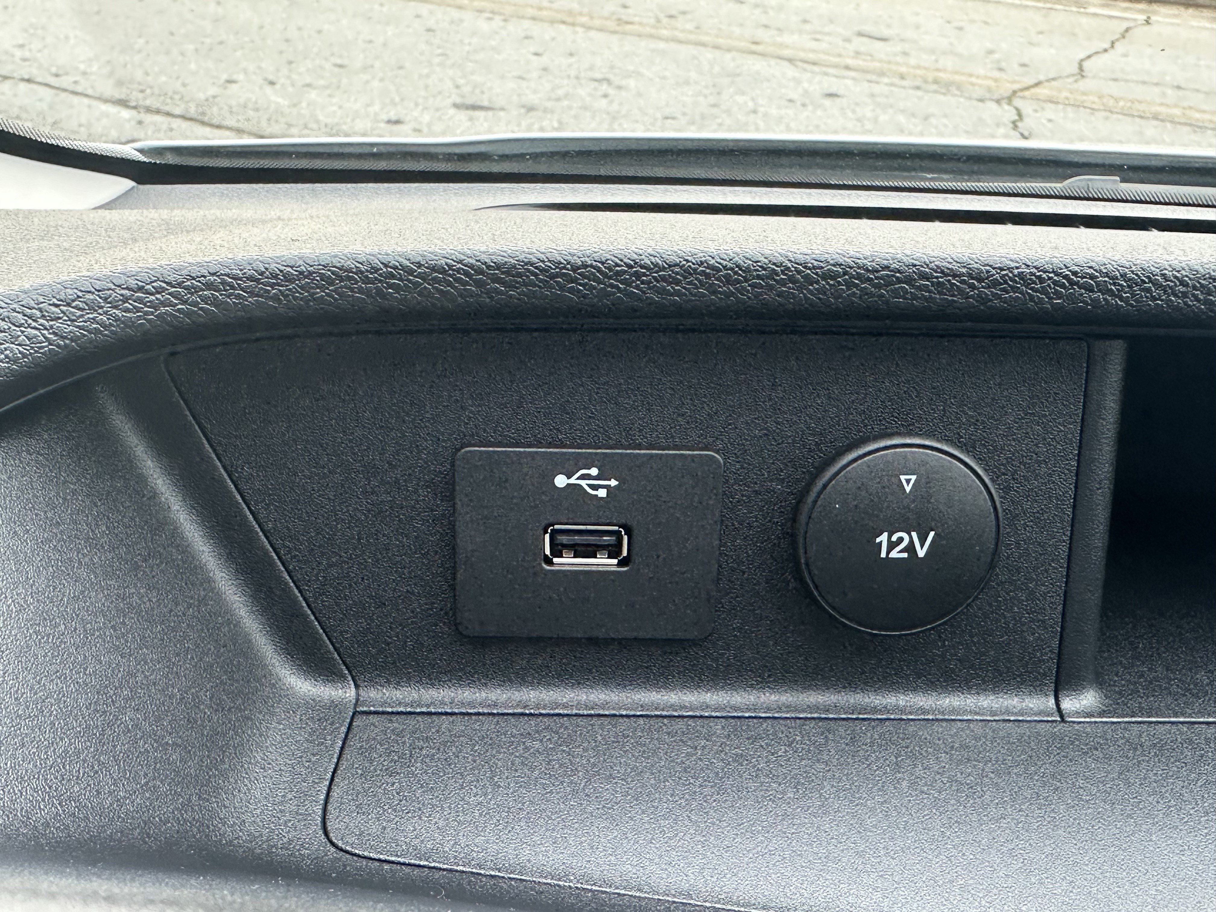 Used 2025 Ford Transit 250 148 High Roof Extended w/ Load Area Protection Package image 30