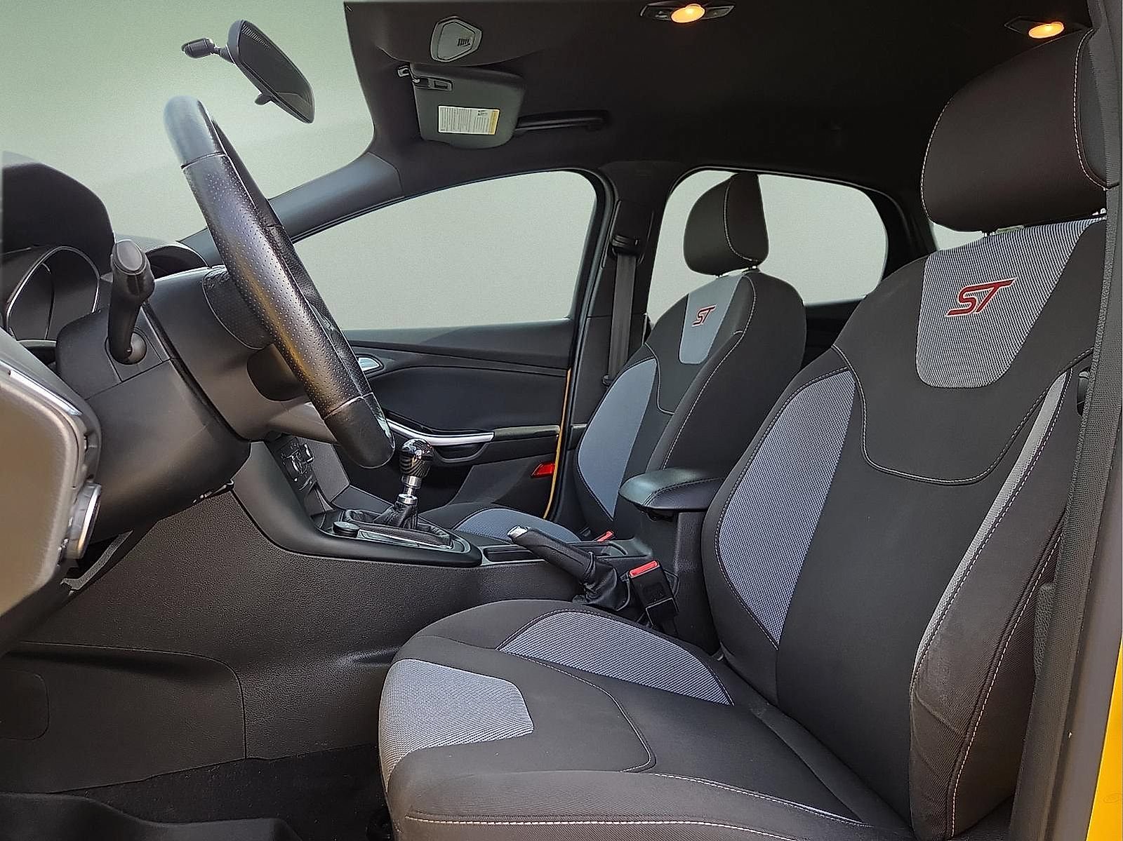 Used 2018 Ford Focus ST FWD image 14