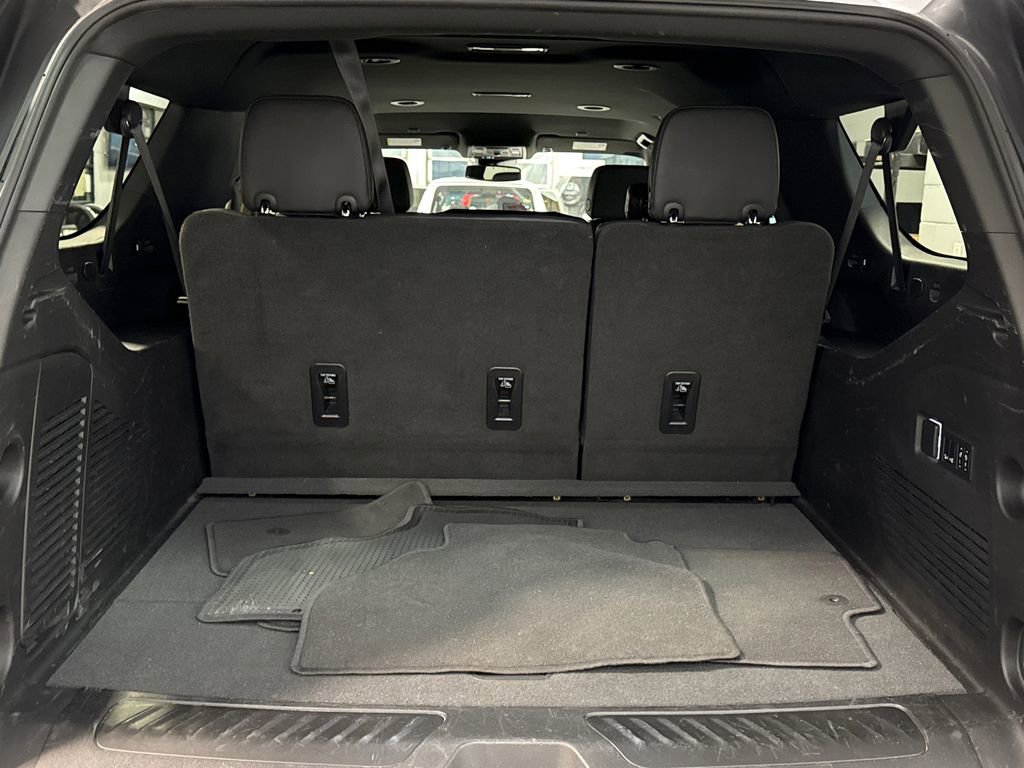 Used 2023 Chevrolet Suburban LT w/ Luxury Package image 13
