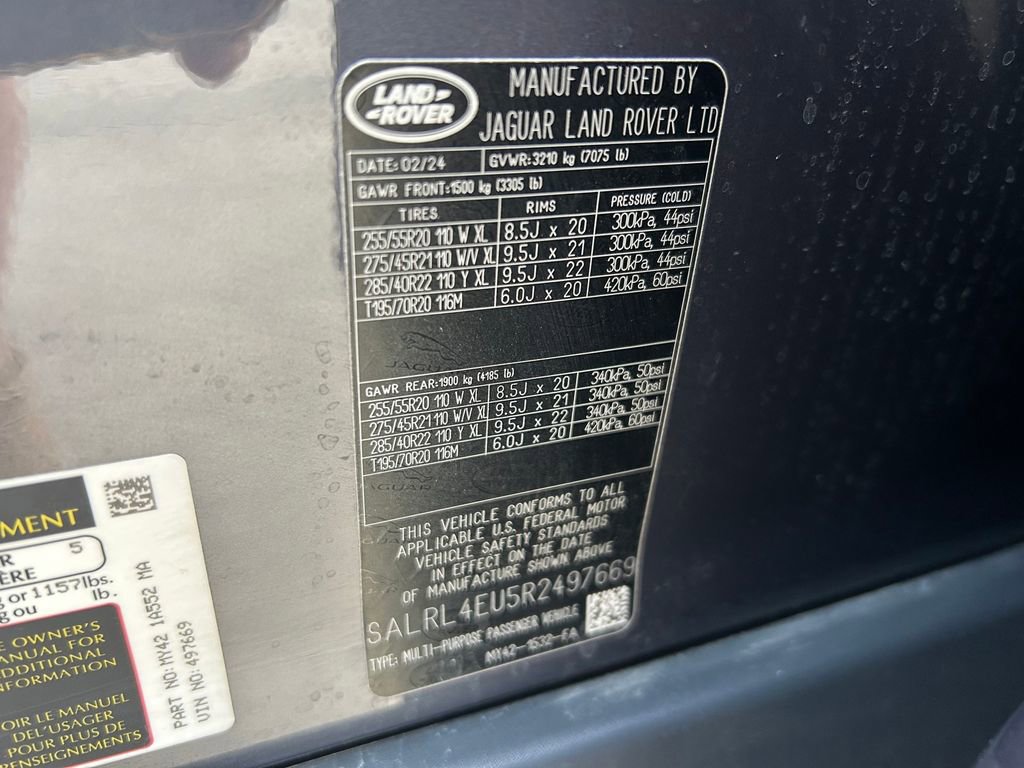 Used 2024 Land Rover Discovery Dynamic SE AWD/4WD image 15