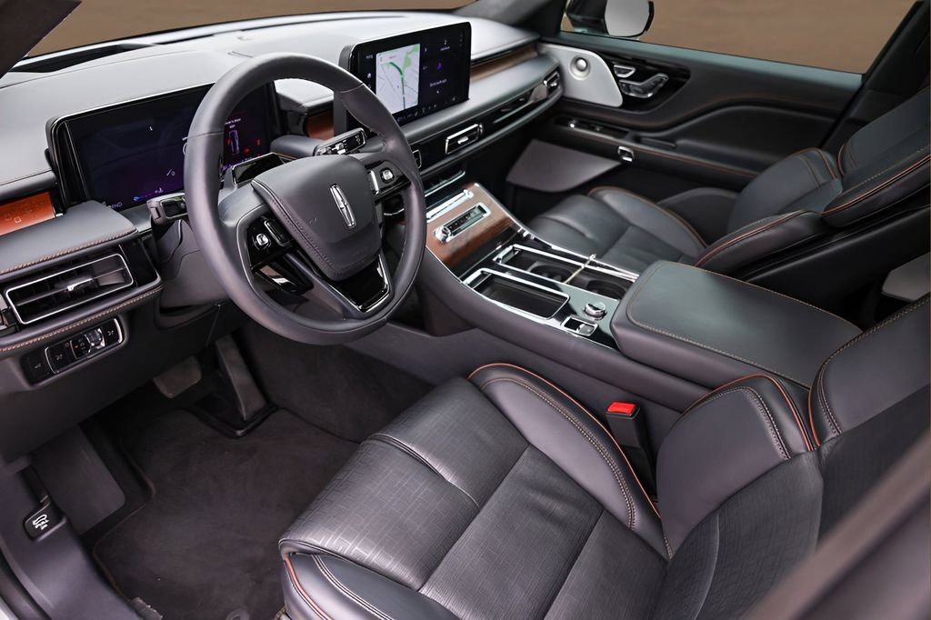 Used 2025 Lincoln Aviator Black Label image 10