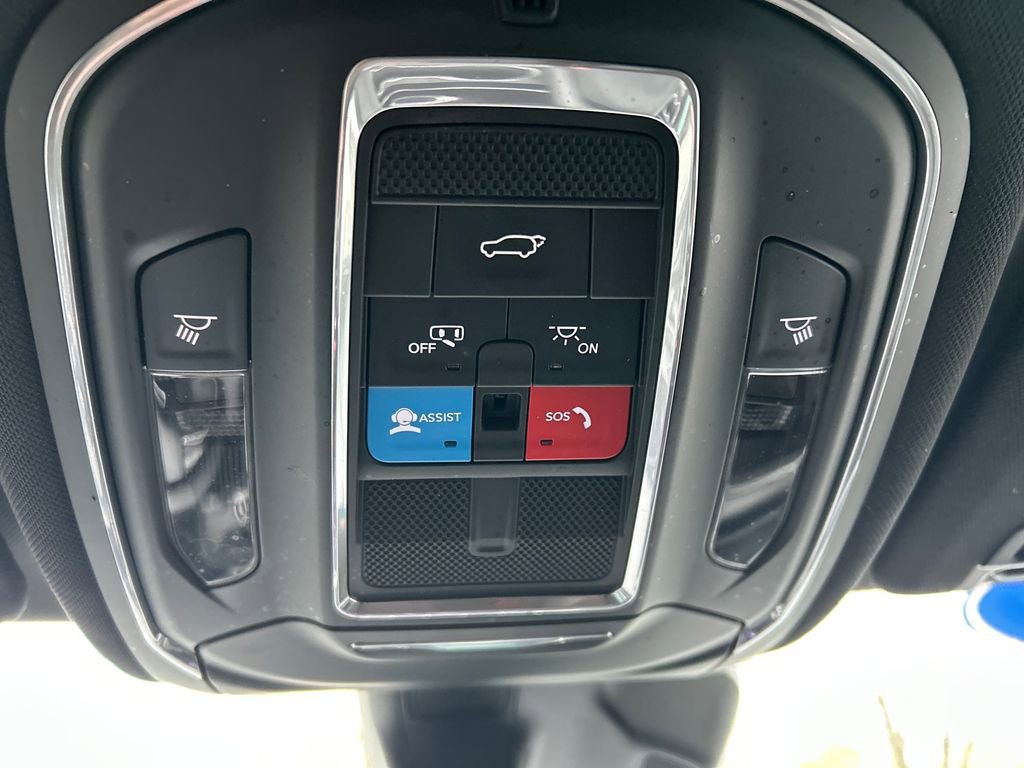 Used 2024 Jeep Grand Cherokee Laredo w/ Luxury Tech Group I AWD/4WD image 35