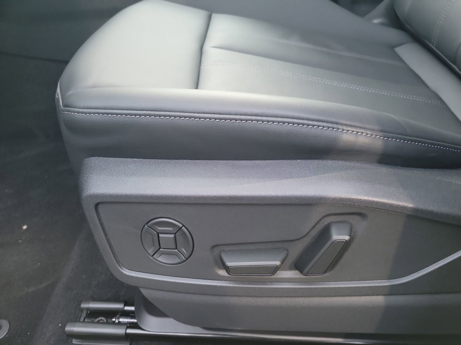 New 2025 Audi Q5 Premium Plus image 30