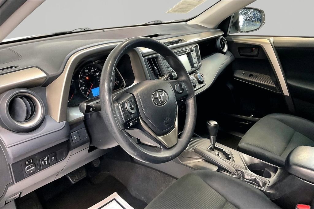Used 2015 Toyota RAV4 LE image 19