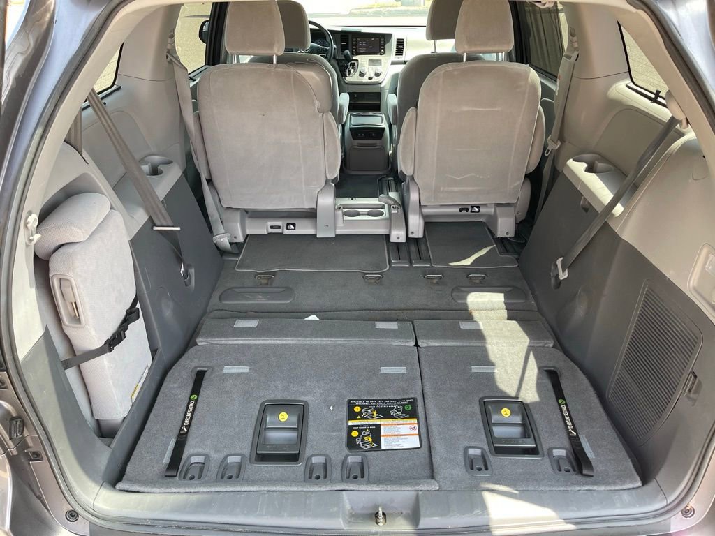 Used 2020 Toyota Sienna LE FWD image 4