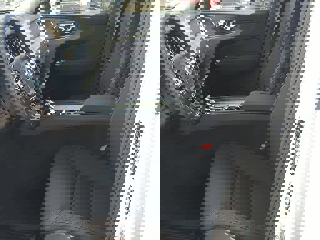 Certified 2026 Volvo XC60 B5 Plus w/ Protection Package Premier image 15