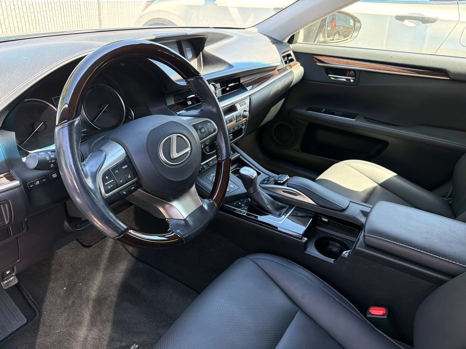 Used 2016 Lexus ES 300h w/ Navigation System Package FWD image 9