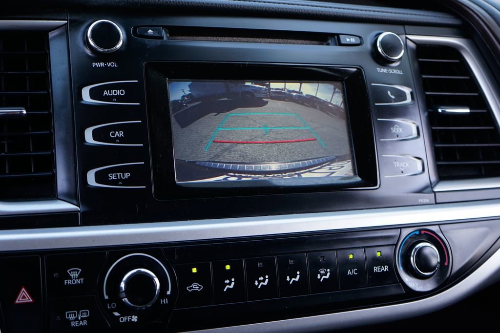 Used 2017 Toyota Highlander LE FWD image 26