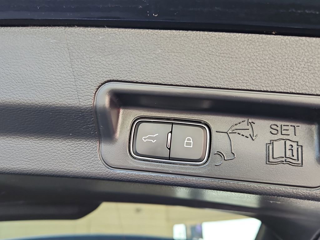 Used 2021 Ford Explorer Limited w/ Equipment Group 301A AWD/4WD image 36