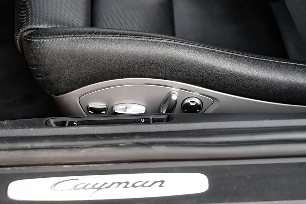 Used 2021 Porsche 718 Cayman w/ Premium Package image 40