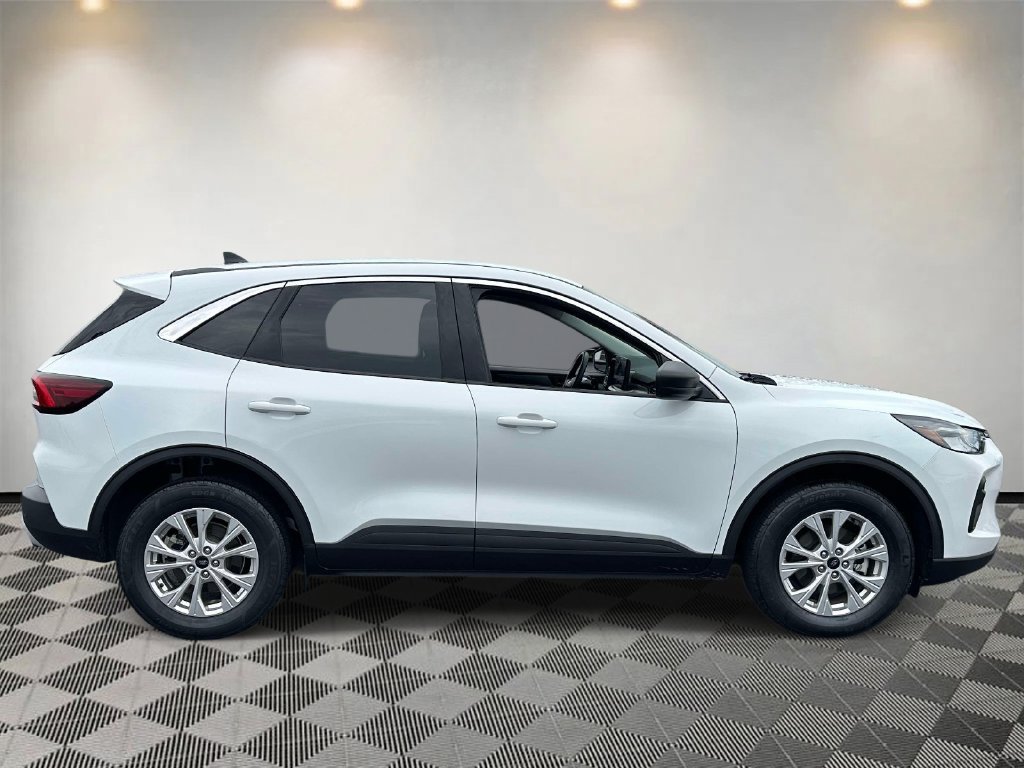 Certified 2023 Ford Escape Active w/ Tech Pack #1 AWD/4WD image 2