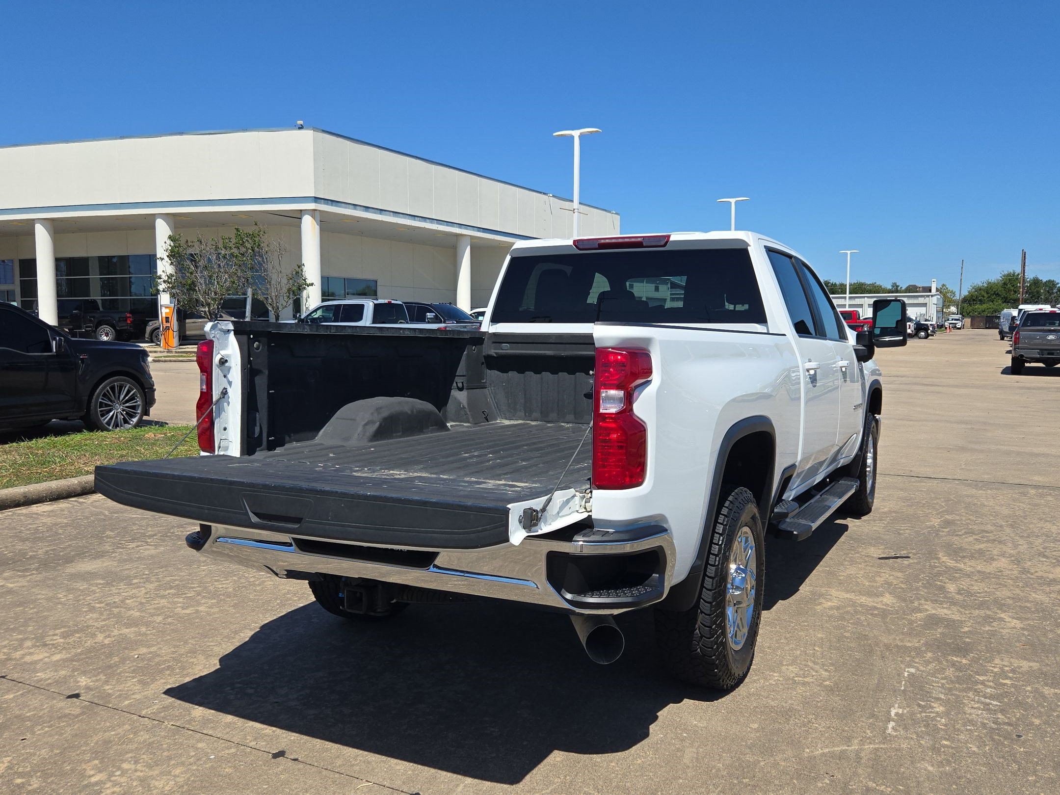 Used 2025 Chevrolet Silverado 2500 LT AWD/4WD image 29