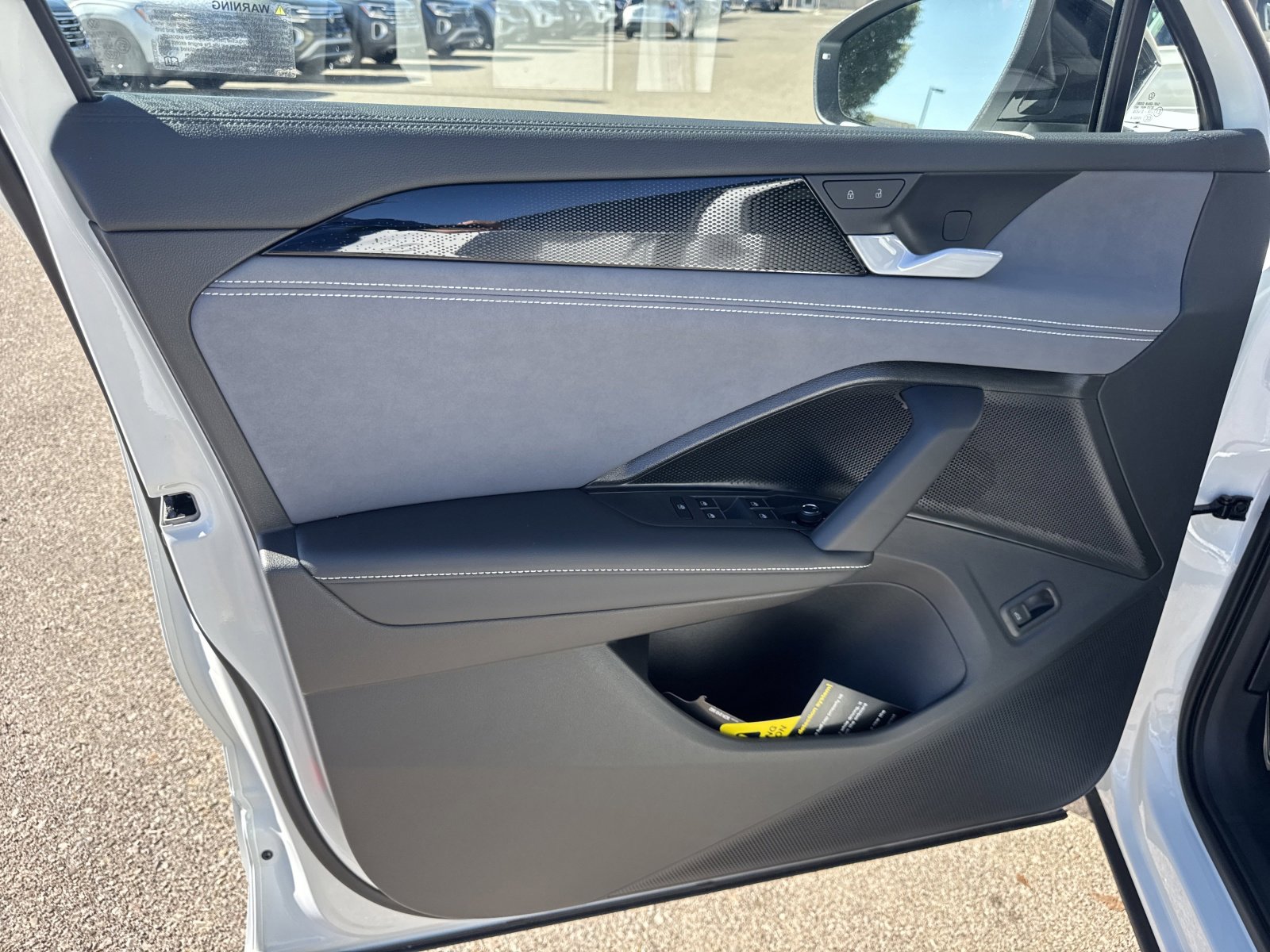 New 2026 Volkswagen Tiguan SE R-Line image 12