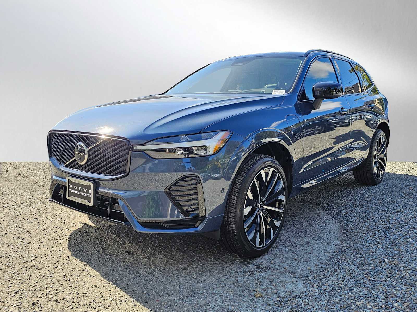 New 2026 Volvo XC60 T8 Ultra w/ Protection Package Premier image 7