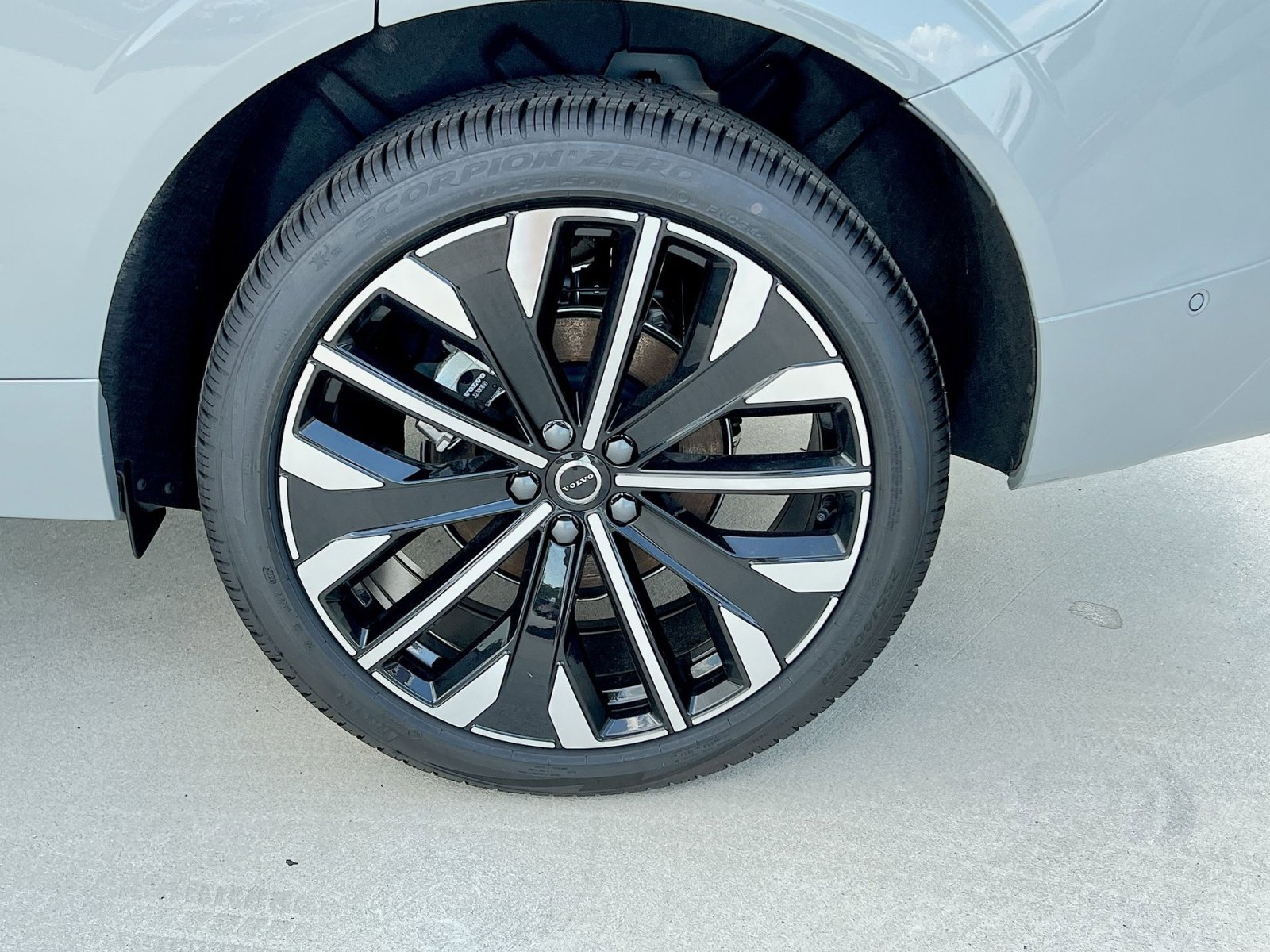 New 2026 Volvo XC60 B5 Ultra w/ Protection Package Premier image 12