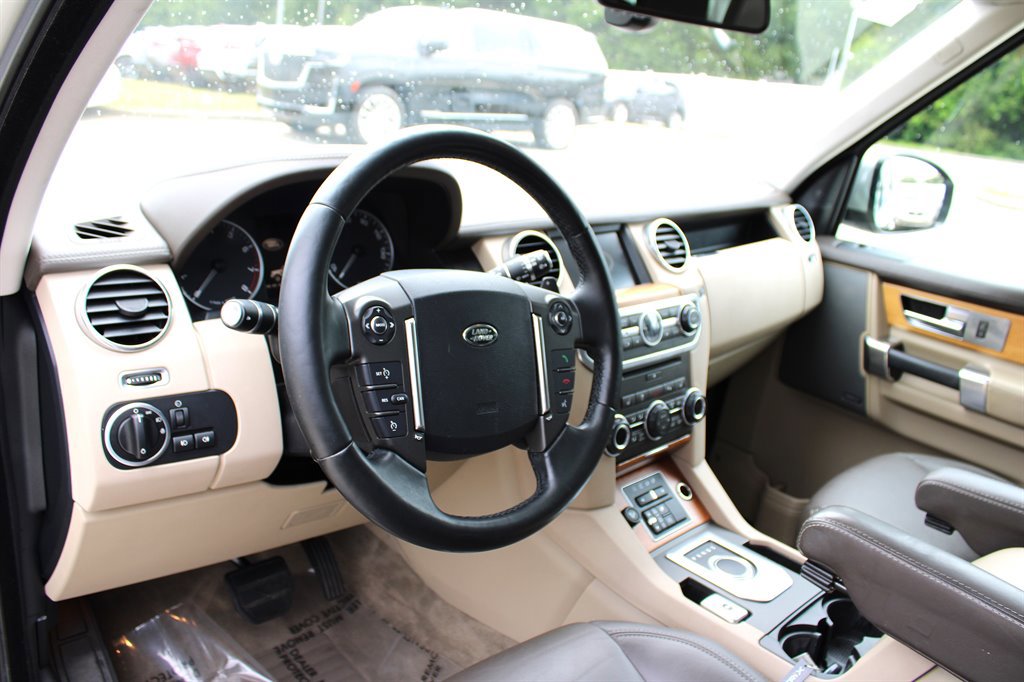 Used 2015 Land Rover LR4 HSE LUX image 17