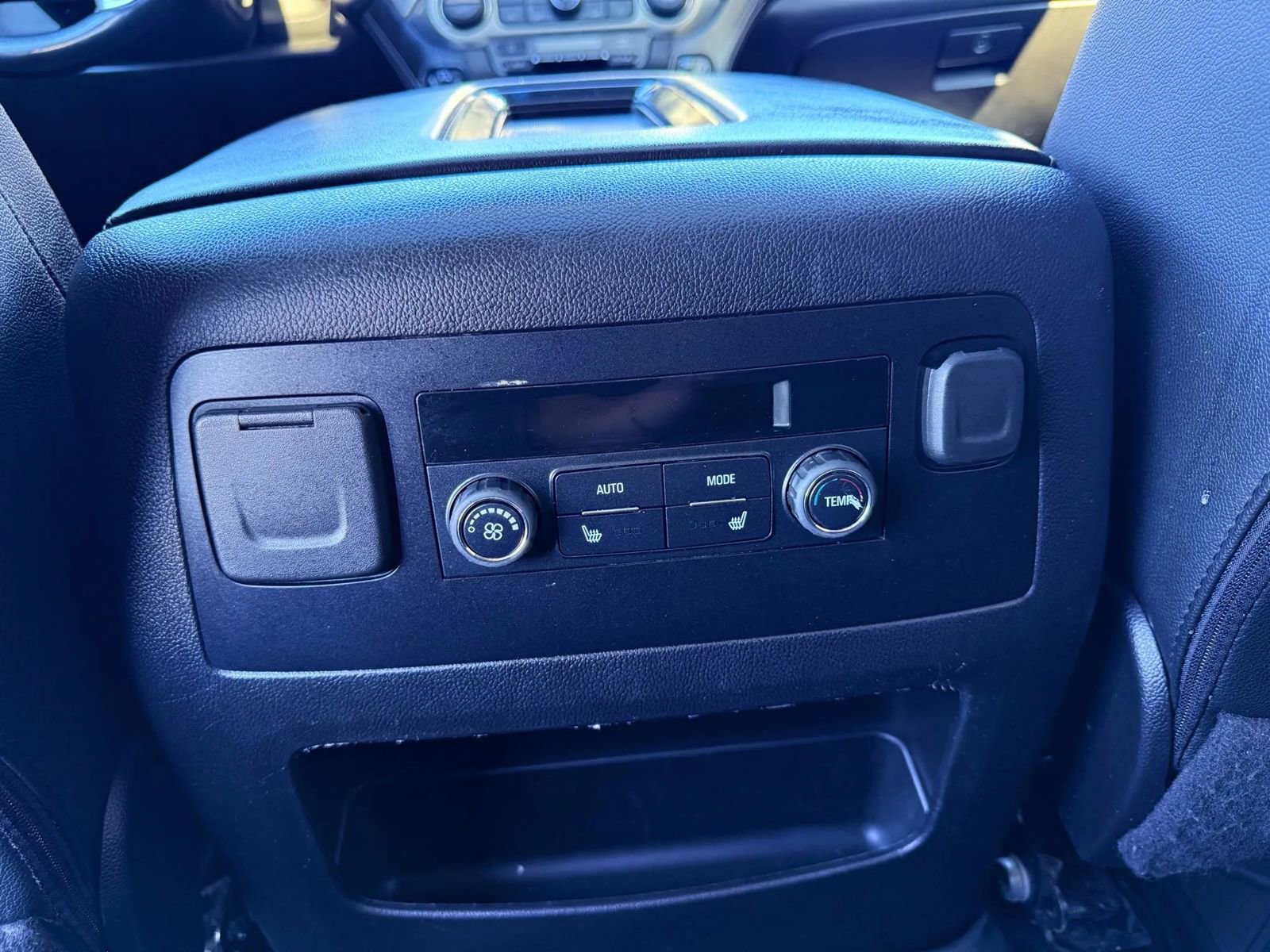 Used 2019 GMC Yukon XL SLT image 42