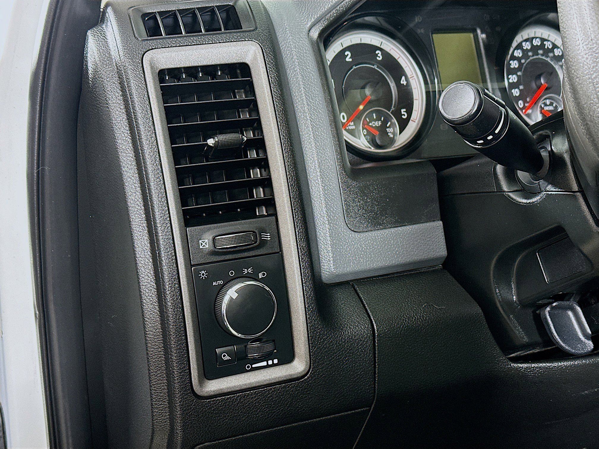 Used 2018 RAM 2500 Tradesman w/ Chrome Appearance Group image 10