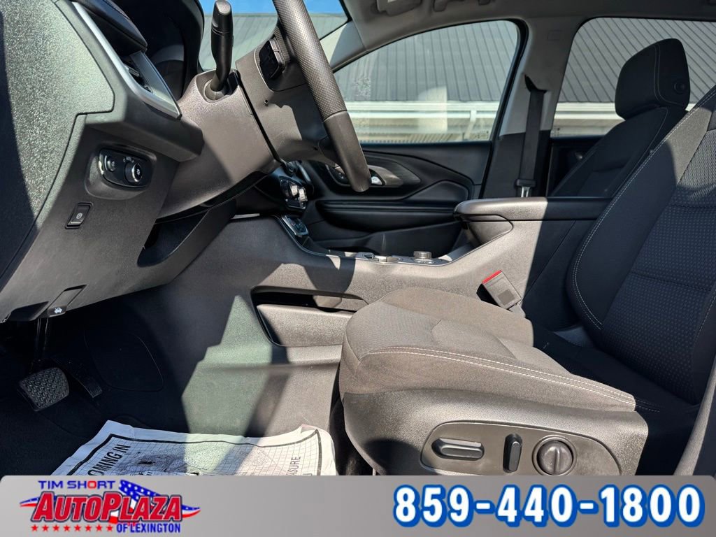 Used 2023 GMC Terrain SLE w/ Driver Convenience Package image 33