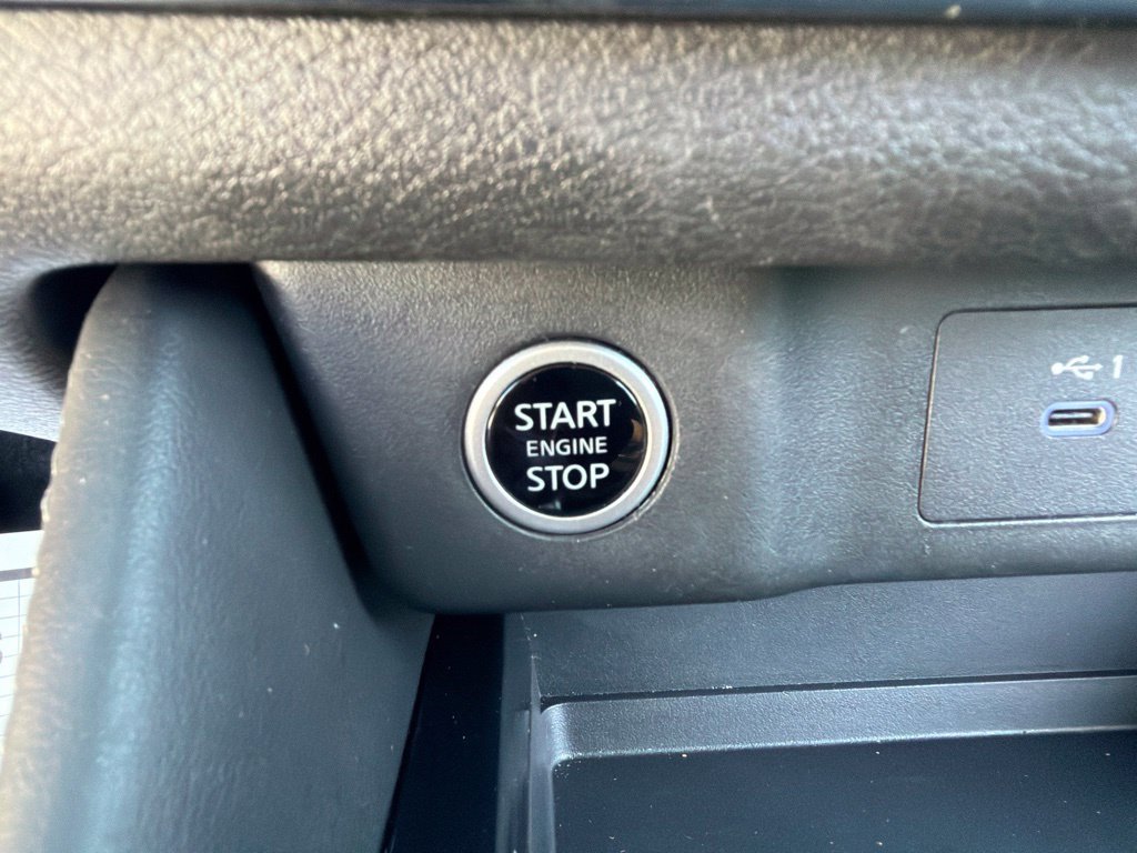 Used 2023 Nissan Rogue SL FWD image 32