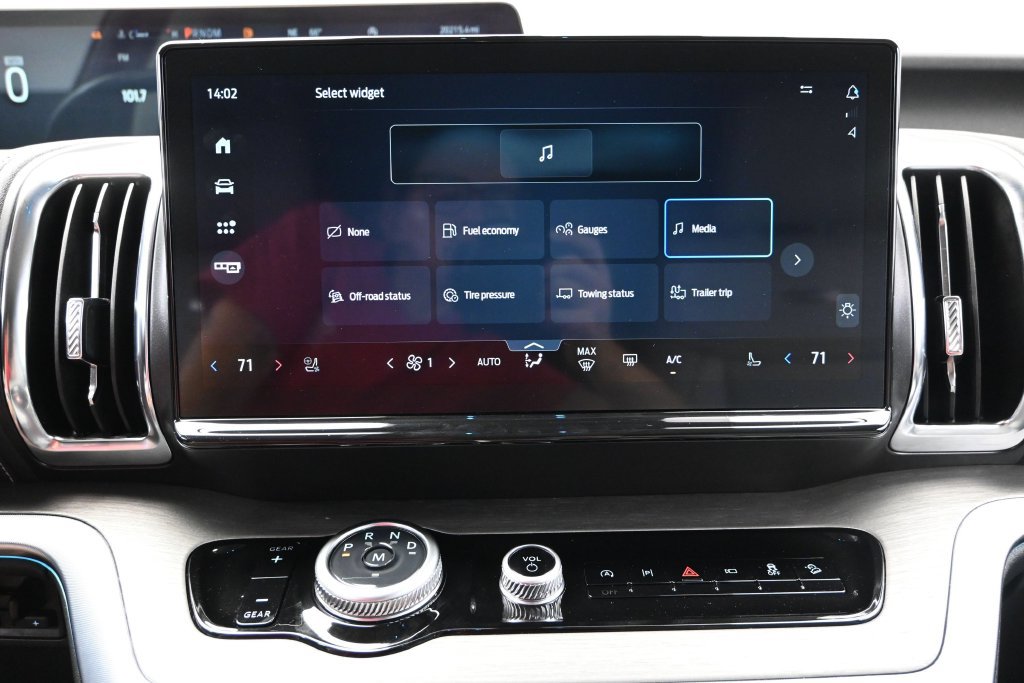 Used 2025 Ford Expedition Max Platinum AWD/4WD image 42