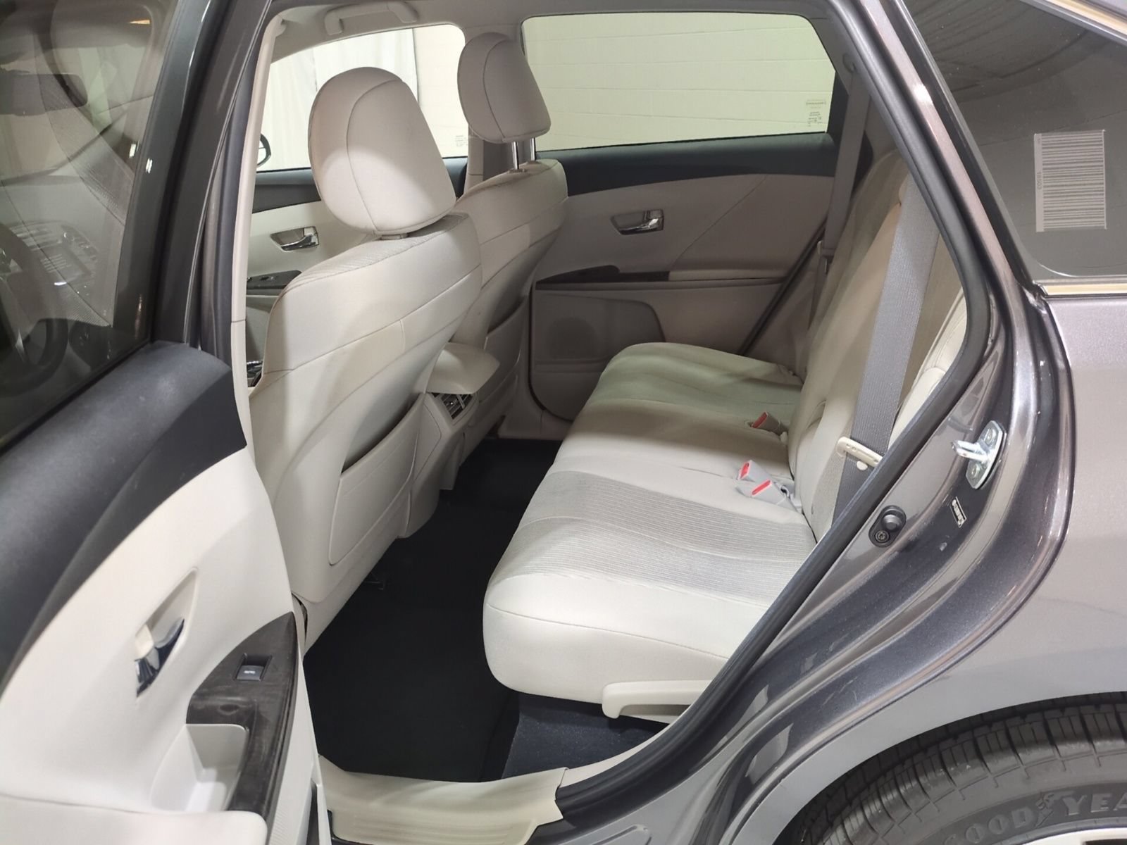 Used 2015 Toyota Venza LE FWD image 13