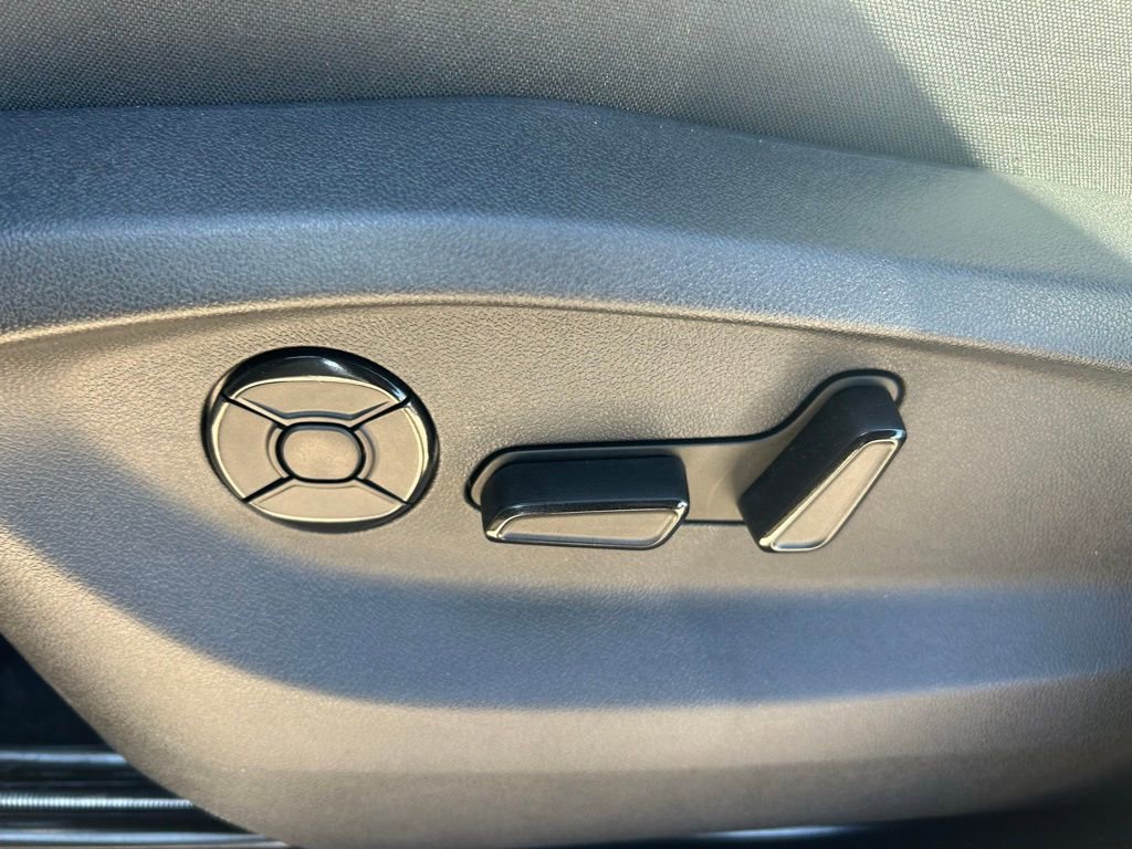 Certified 2025 Volkswagen Tiguan SE R-Line image 57