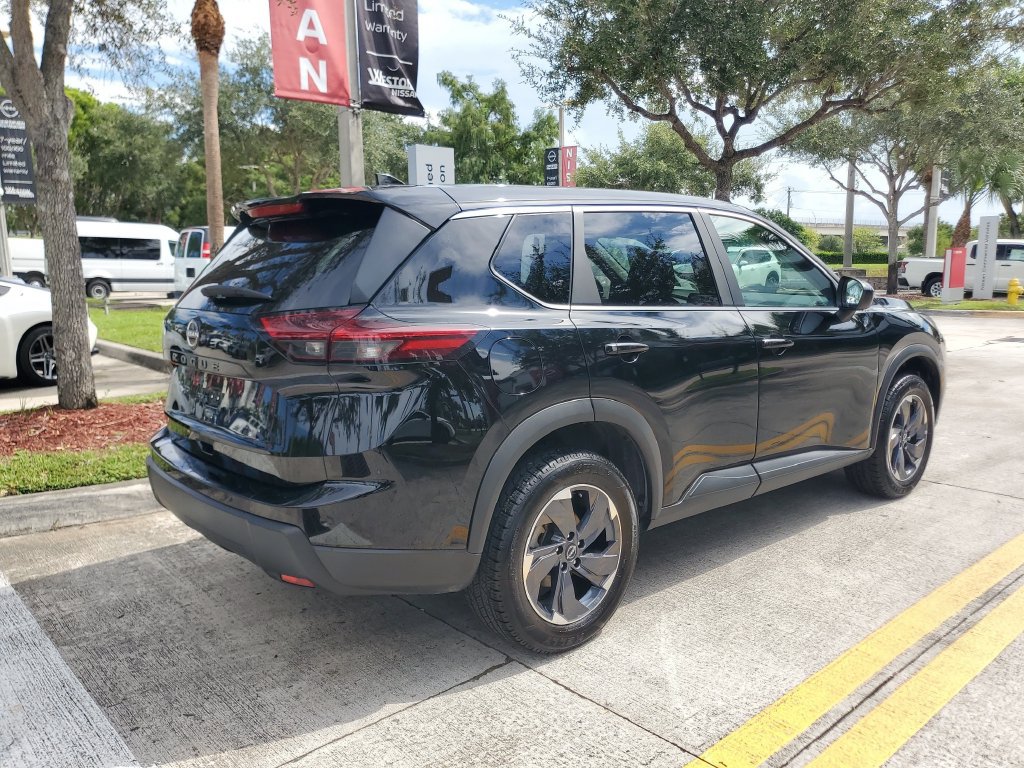 Certified 2025 Nissan Rogue SV FWD image 6
