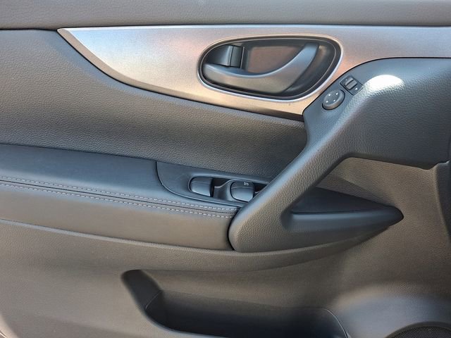 Used 2021 Nissan Rogue Sport S image 13