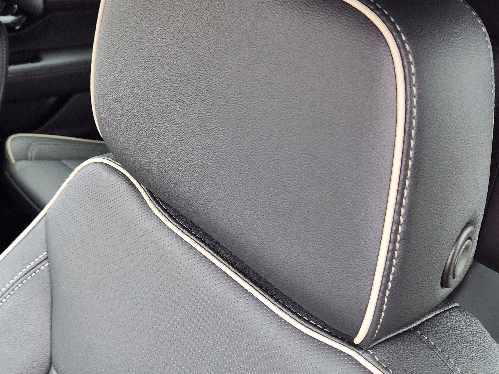 New 2026 Chevrolet Suburban Premier image 11