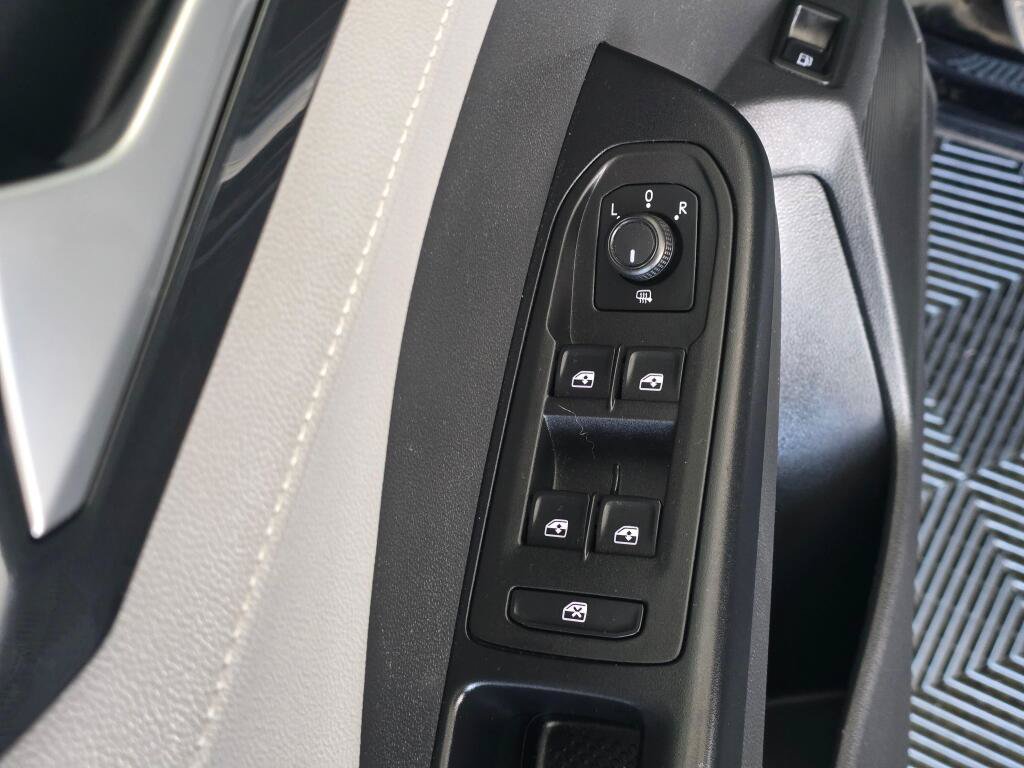 Used 2022 Volkswagen Taos SEL AWD/4WD image 21