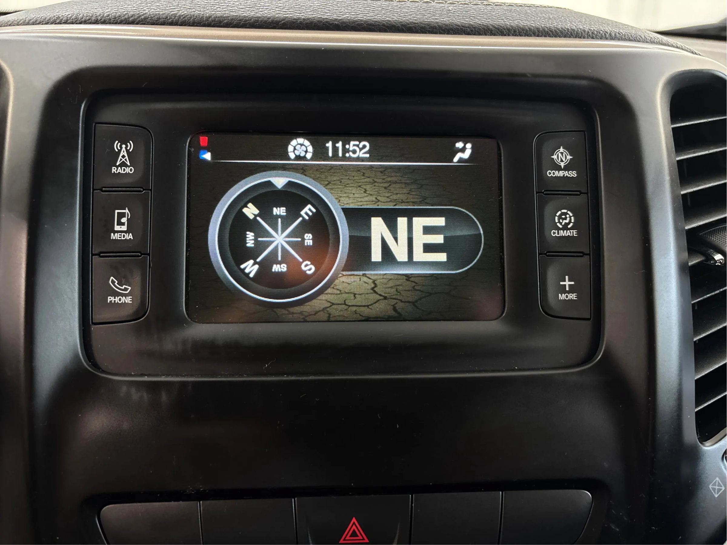 Used 2015 Jeep Cherokee Latitude w/ Cold Weather Group AWD/4WD image 34