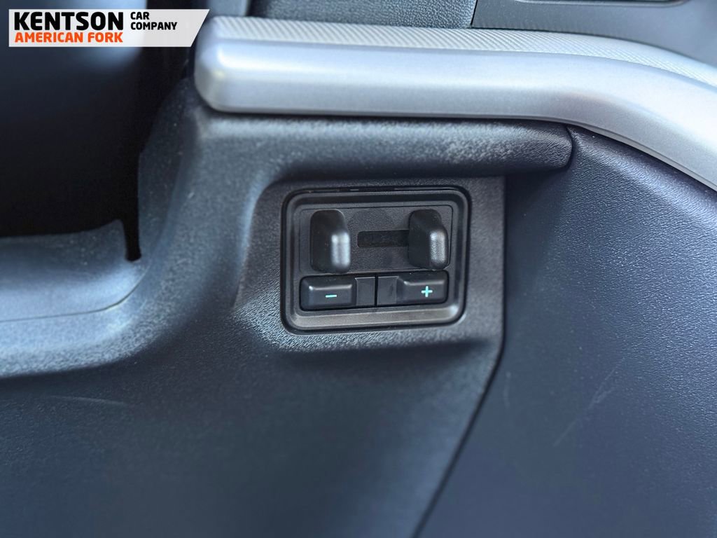 Used 2025 Ford Expedition Active image 32