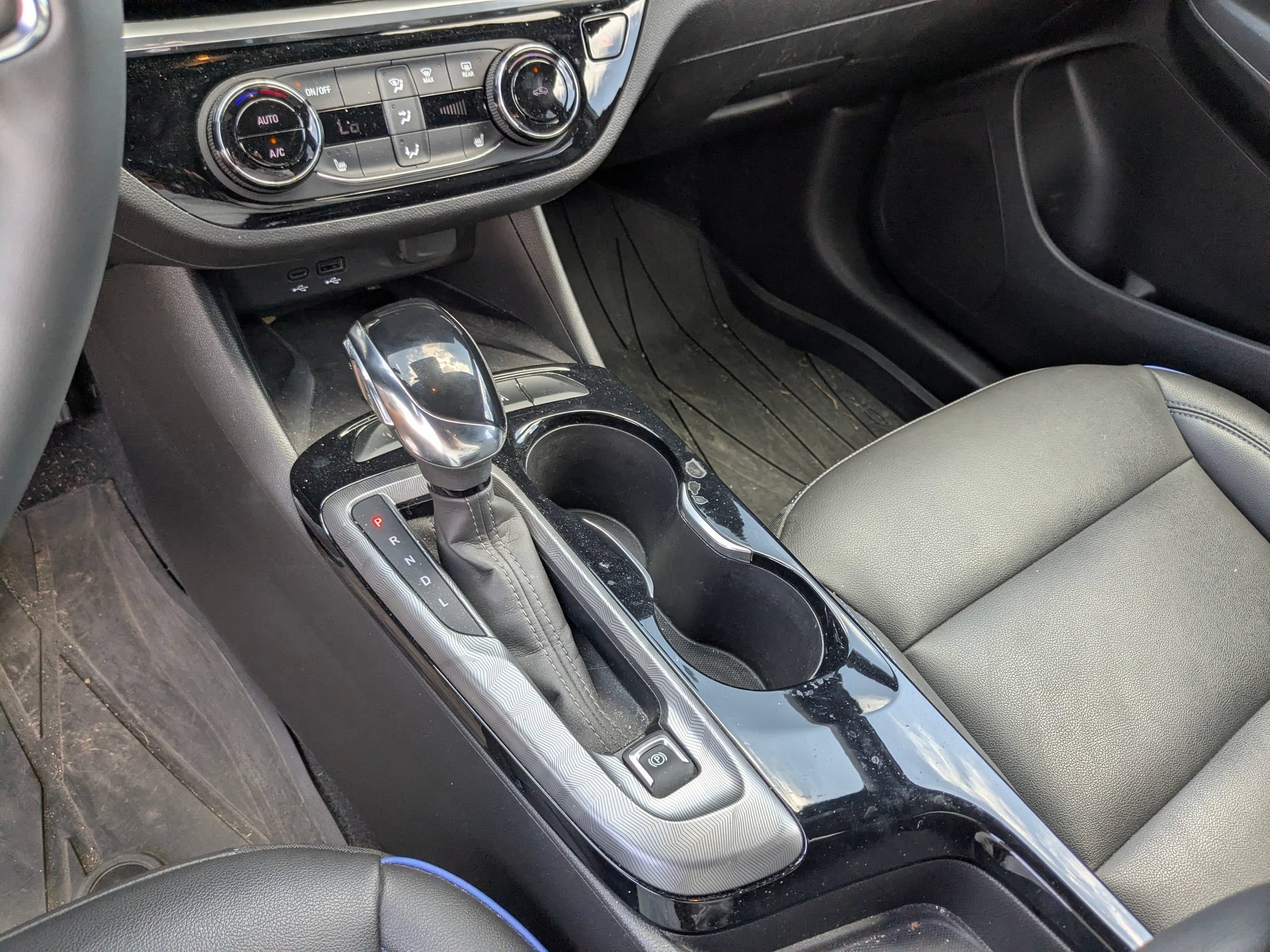 Used 2024 Buick Envista Sport Touring w/ Convenience I Package FWD image 12