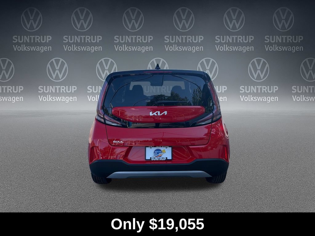 Used 2025 Kia Soul LX w/ LX Technology Package FWD image 4