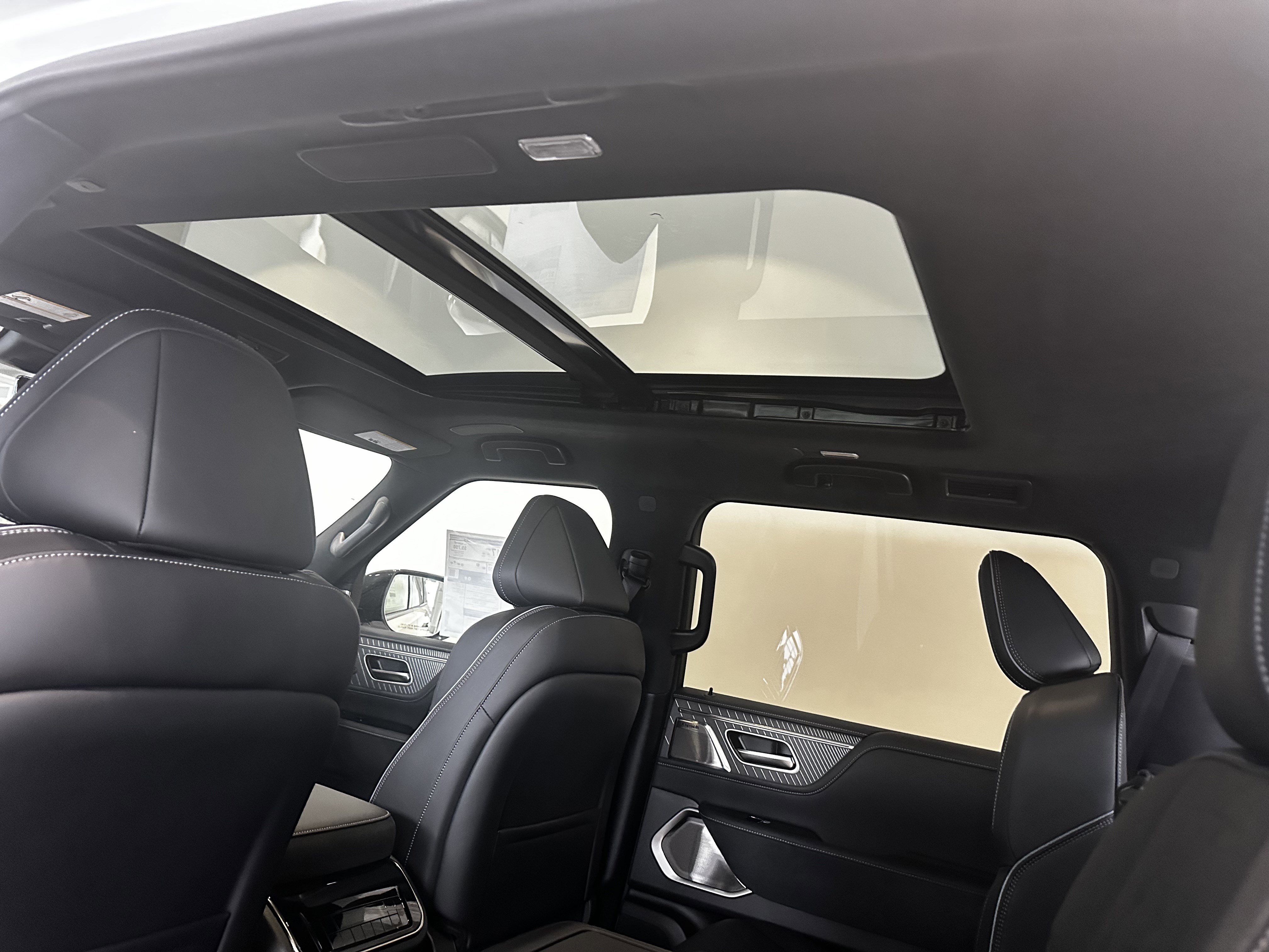 New 2026 INFINITI QX80 Autograph w/ Premium Cargo Package image 9