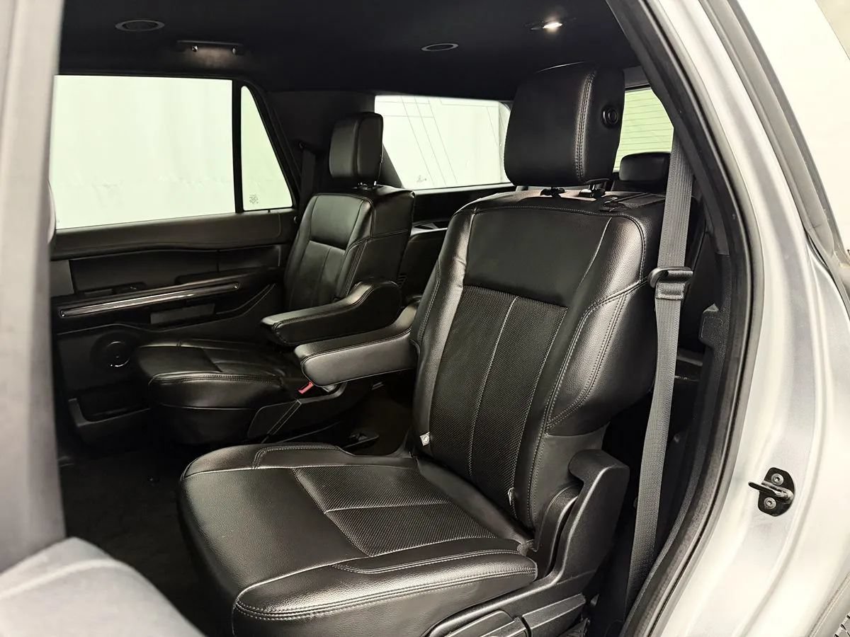 Used 2020 Ford Expedition XLT w/ Equipment Group 201A AWD/4WD image 18
