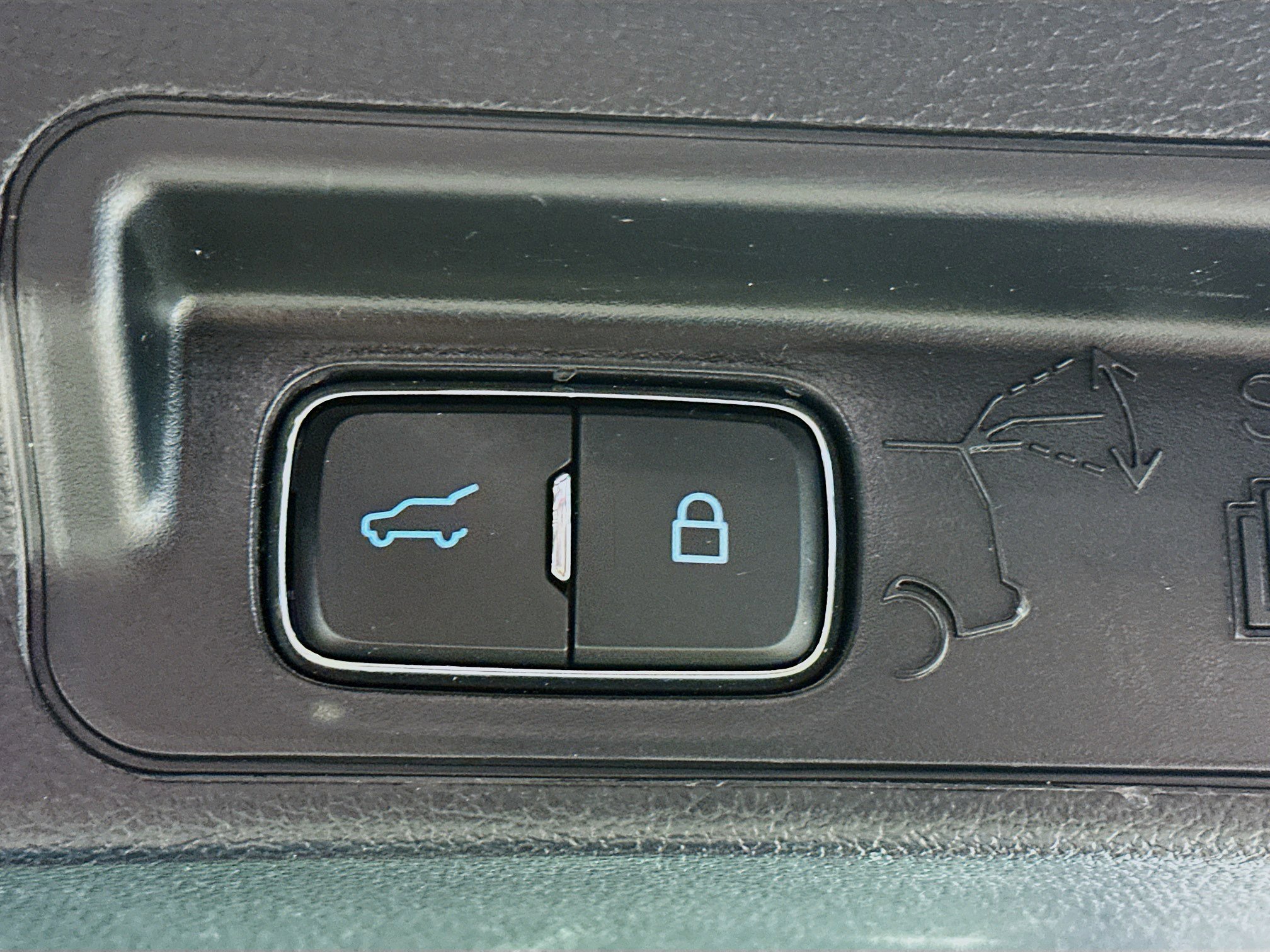 Used 2021 Ford Explorer XLT image 30