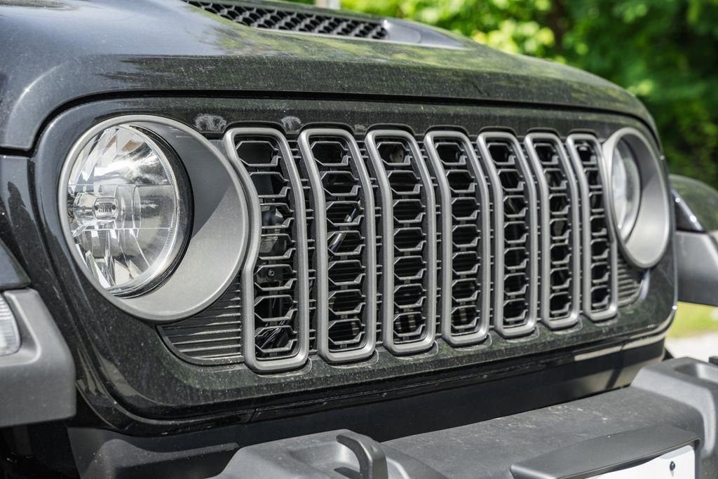 New 2025 Jeep Gladiator Sport AWD/4WD image 10