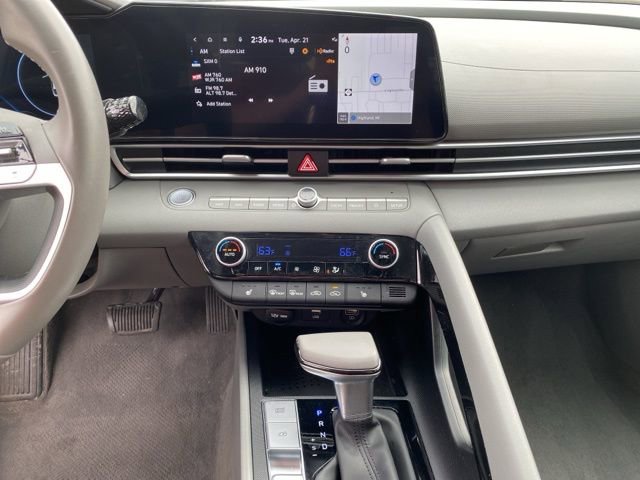 Used 2023 Hyundai Elantra SEL w/ Convenience Package FWD image 24
