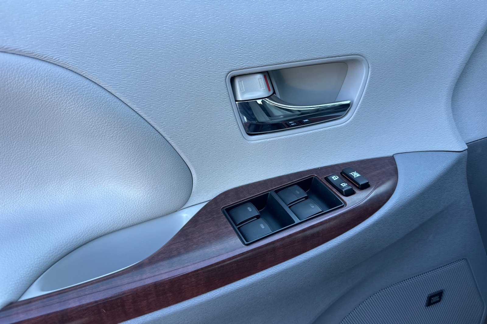 Used 2013 Toyota Sienna XLE w/ Premium Pkg FWD image 11