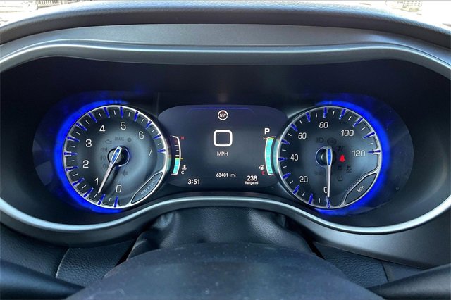 Used 2021 Chrysler Pacifica Touring-L image 22